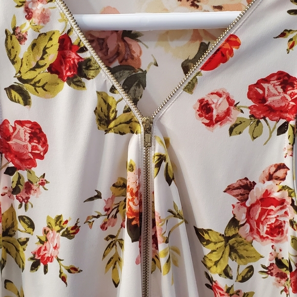 White Floral romper - Picture 2 of 3